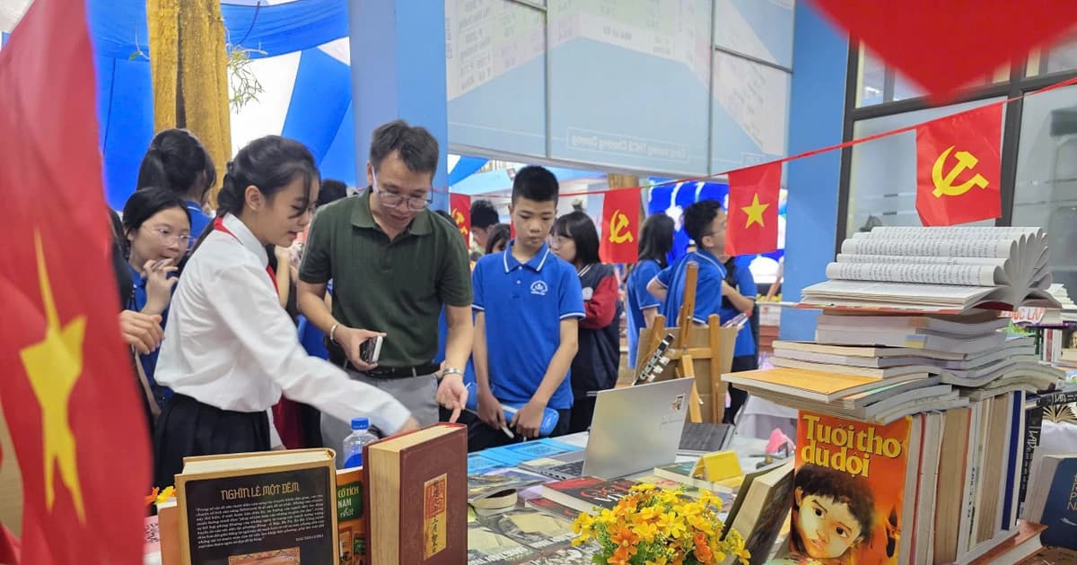 Học sinh Hà Nội hào hứng với ngày hội sách 'Non sông liền một dải'