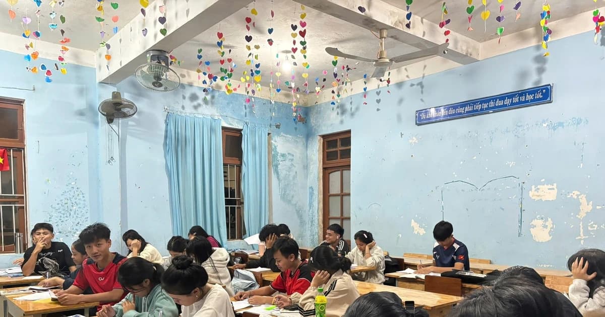 'Giữ chân' học sinh ở lại trường ôn thi