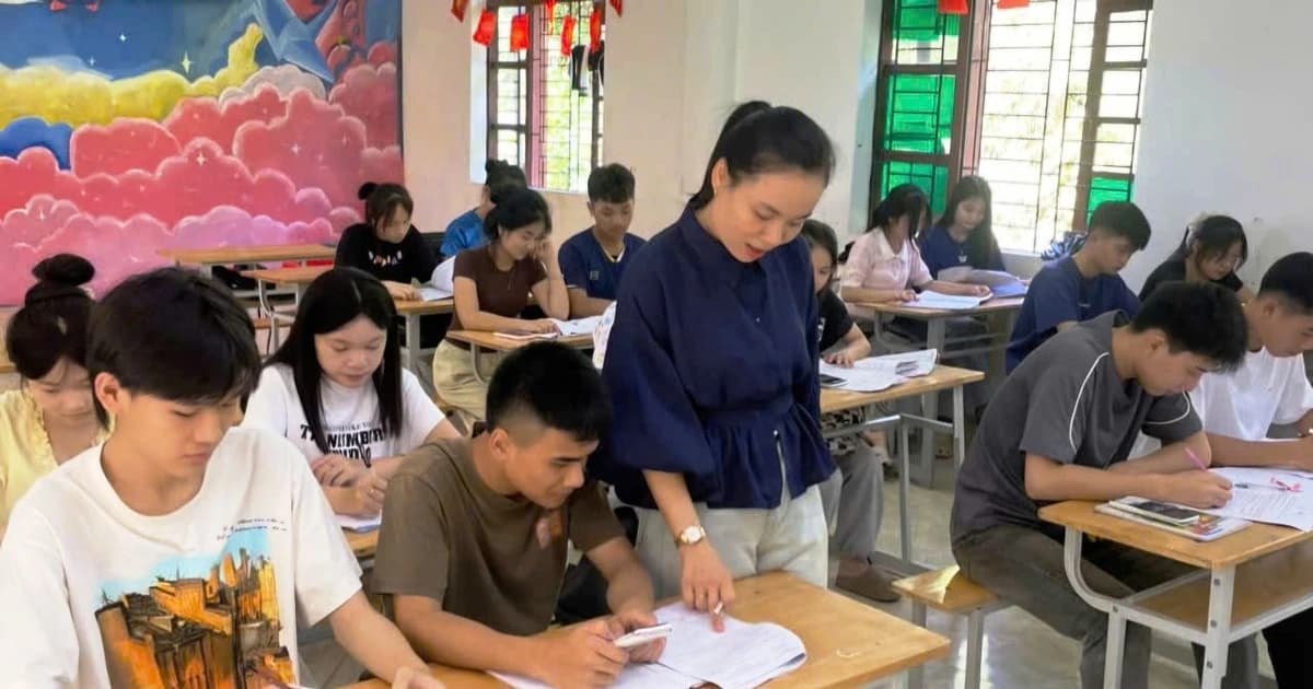 Thầy trò vùng cao Thanh Hóa nỗ lực ôn thi trong nắng nóng gay gắt