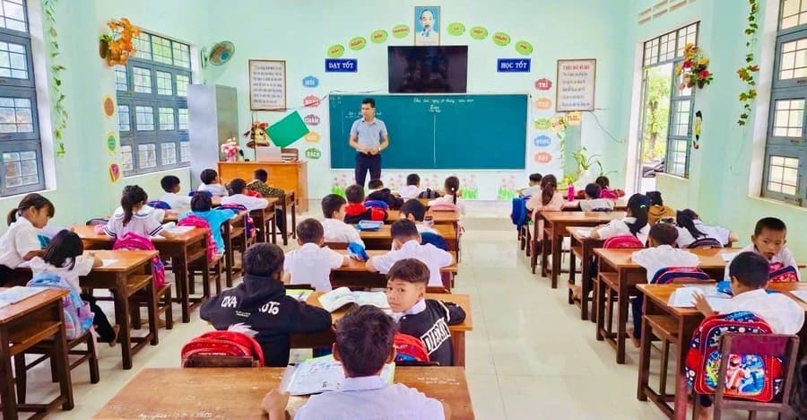 Ban hành kế hoạch tuyên truyền nghị quyết của Bộ Chính trị trong ngành Giáo dục