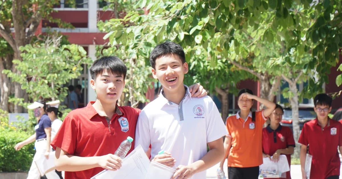 Đề thi môn Ngữ văn lớp 10 Nghệ An quen thuộc mà vẫn 'chạm' cảm xúc thiêng liêng