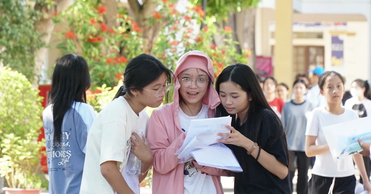Thí sinh Nghệ An hoàn thành ngày thi đầu tiên vào lớp 10, đề tiếng Anh vừa sức