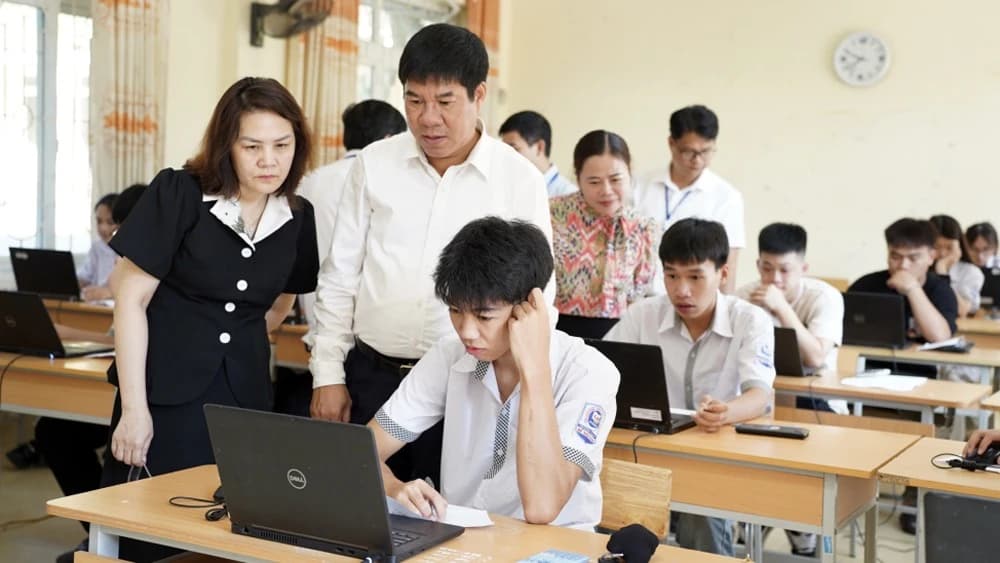 Thi thử nghiệm tốt nghiệp THPT trên máy tính tại Cao Bằng