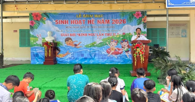 Giải bơi 'Kình ngư nhí' và Khai mạc Sinh hoạt hè trong trường TH ở An Giang