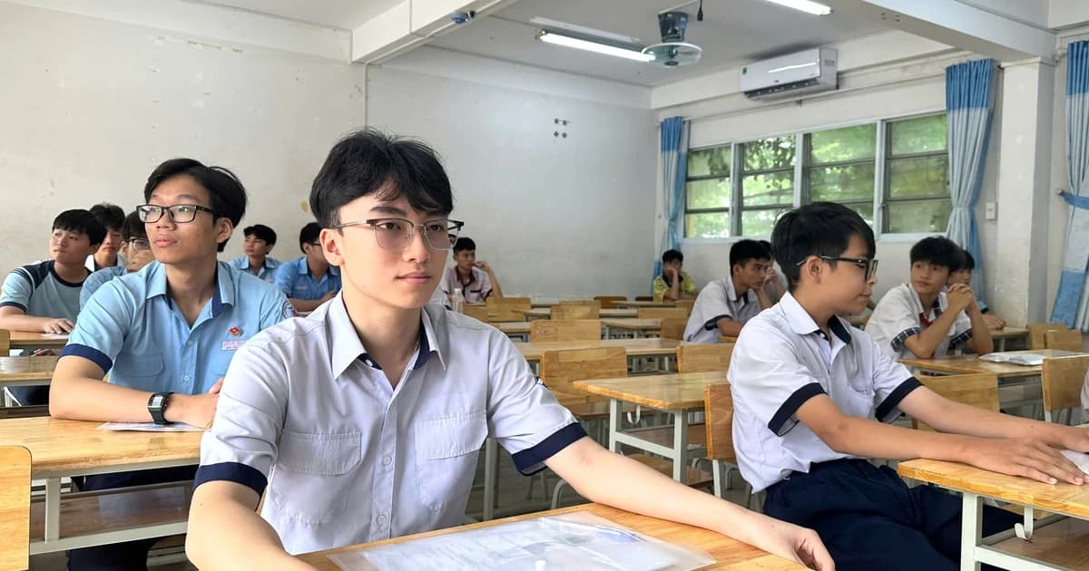 Đề Toán tuyển sinh lớp 10 TPHCM không đánh đố, độ phân hóa vừa phải