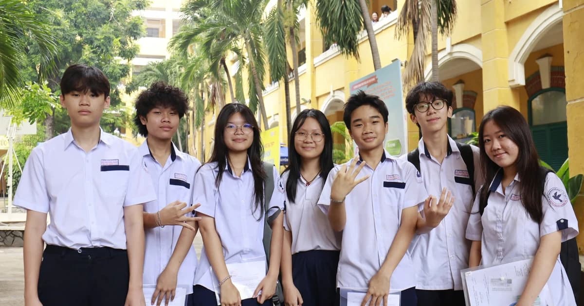 Phụ huynh chủ động tìm hướng đi cho con sau khi TPHCM công bố điểm thi lớp 10