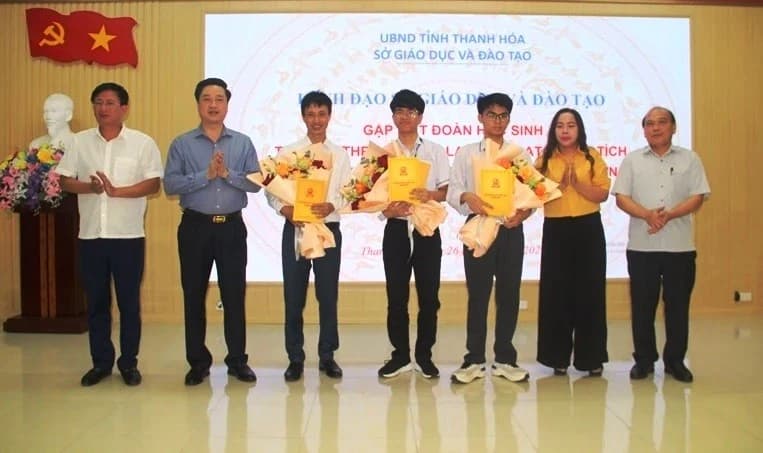 Khen thưởng 2 học sinh Thanh Hóa đoạt giải Olympic Vật lí châu Á