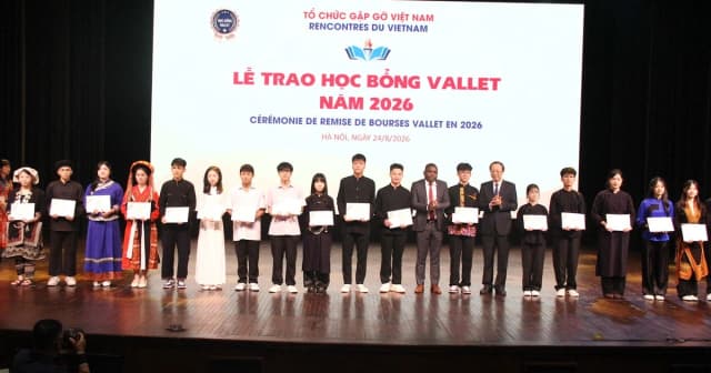 Trao 457 suất học bổng Vallet cho học sinh xuất sắc miền Bắc