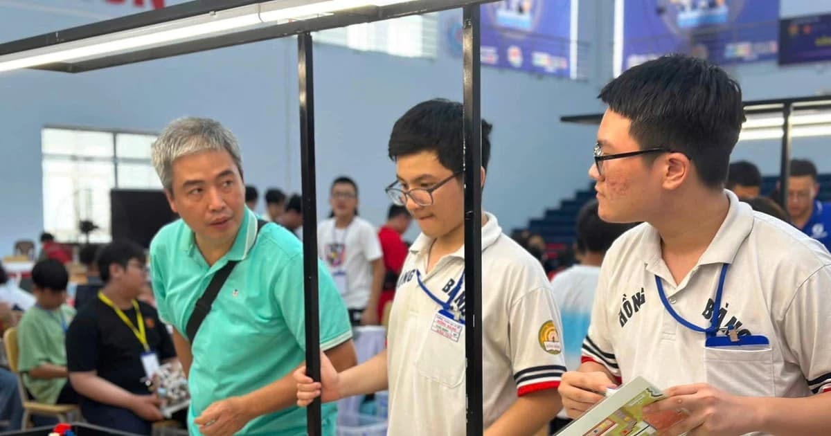 Hai thế hệ cùng chạm tay vào chức vô địch Robotacon