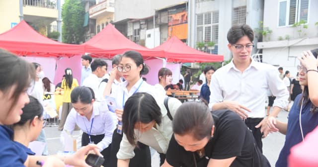 Tân sinh viên D21 Trường Đại học Điện lực bắt đầu hành trình mới