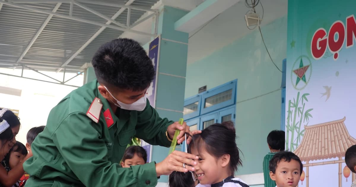 'Trăng sáng muôn nơi' mang Trung thu đến với học sinh vùng cao Đà Nẵng