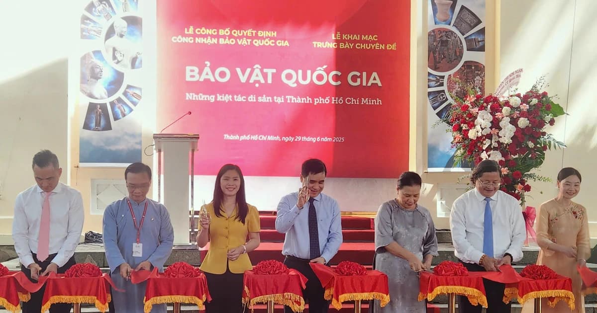 Lần đầu trưng bày 17 bảo vật quốc gia tại TPHCM