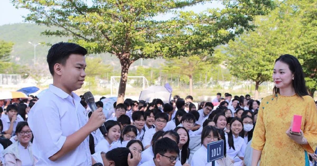 Tỉnh đầu tiên 'xóa sổ' đồng phục riêng, học sinh mặc chung mẫu áo trắng – quần váy xanh