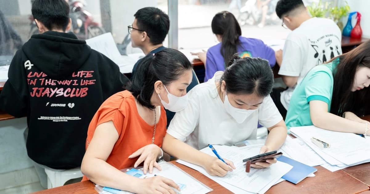 Biến động điểm chuẩn 2025 của Trường Đại học Công Thương TPHCM