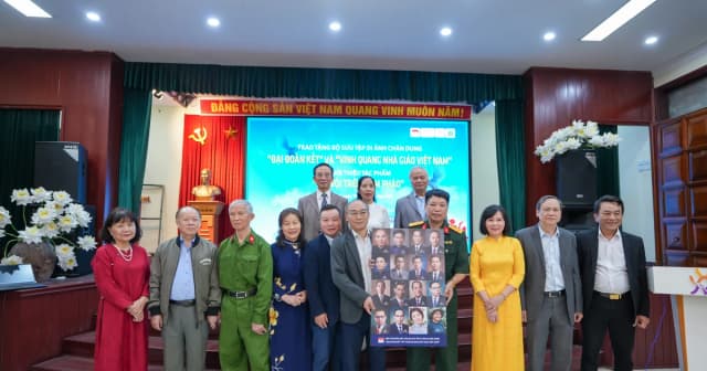 Khắc họa vẻ đẹp người thầy qua bộ sưu tập di ảnh phục dựng