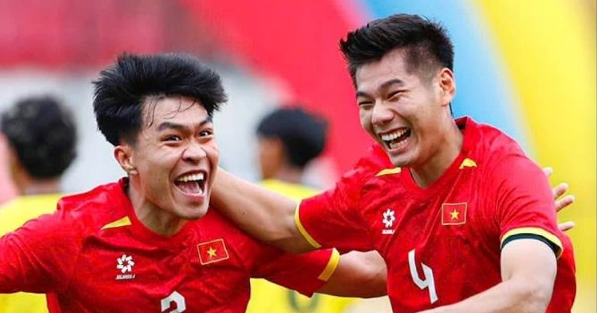 Bóng đá nam và nữ Việt Nam cùng xuất sắc vào bán kết Sea Games 33 với ngôi đầu
