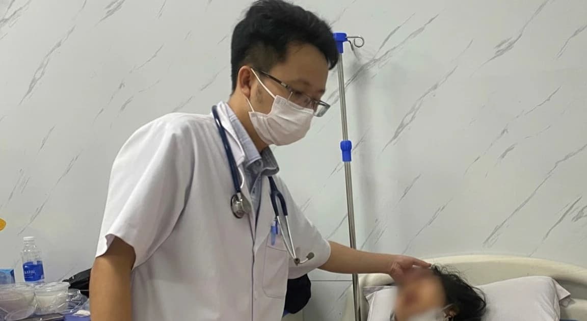 25 người ở Quảng Ngãi nhập viện nghi ngộ độc sau khi ăn bánh mì