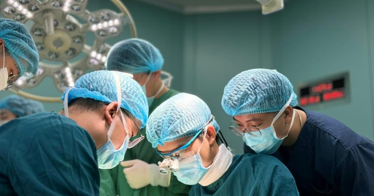 1/3 vành tai gần đứt rời của một bệnh nhân được 'hồi sinh' nhờ xử trí kịp thời