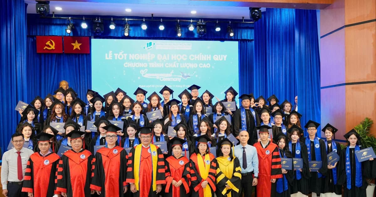 Hơn 500 tân cử nhân Trường Đại học Mở TPHCM nhận bằng tốt nghiệp