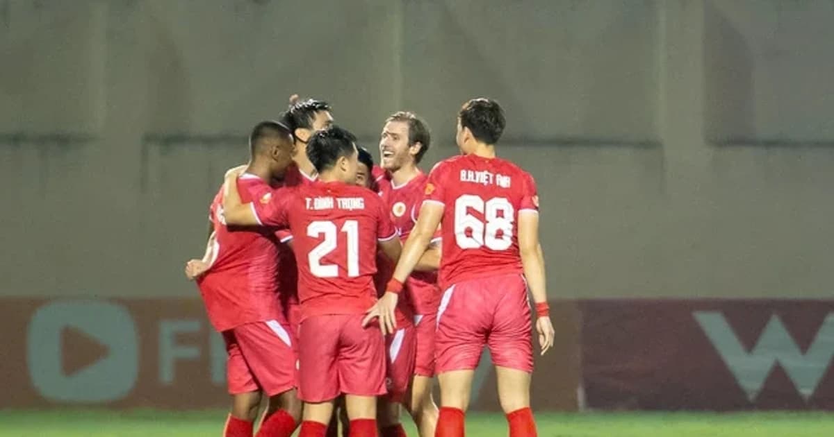 Thắng ngược dòng HAGL, CAHN giữ vững ngôi đầu V.League