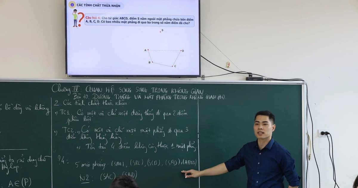Nóng 'guồng quay' ôn thi tốt nghiệp THPT ở trường ngoại thành Hà Nội