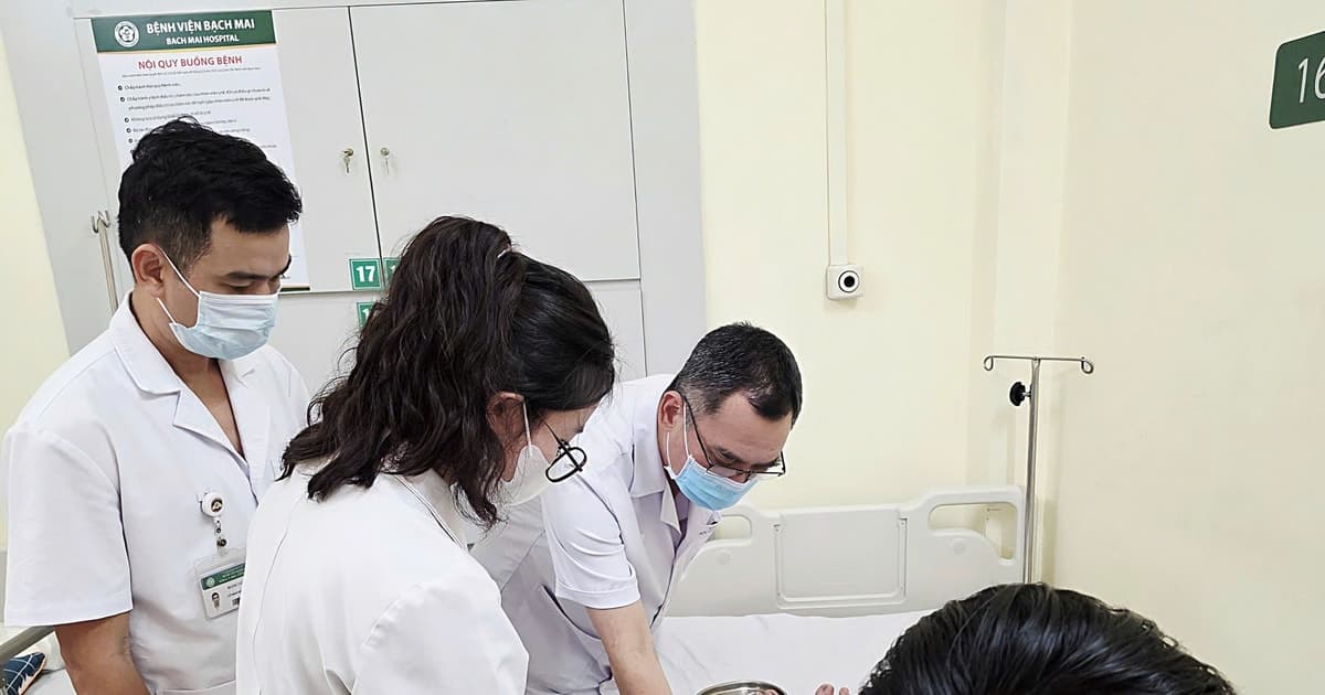 Nam sinh bất ngờ liệt chân, mất cảm giác vì thói quen ngồi khoanh chân mỗi ngày