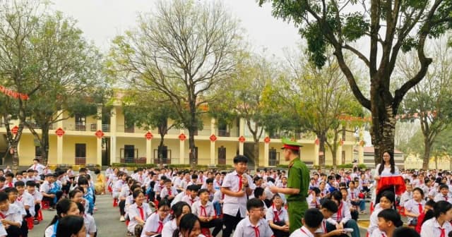 Xây dựng trường học không khói thuốc: Gia đình - 'Hàng rào' quan trọng