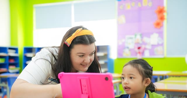 Bộ GD&ĐT công bố khung ngoại ngữ mới, thêm cấp độ cho người học từ trình độ sơ khai