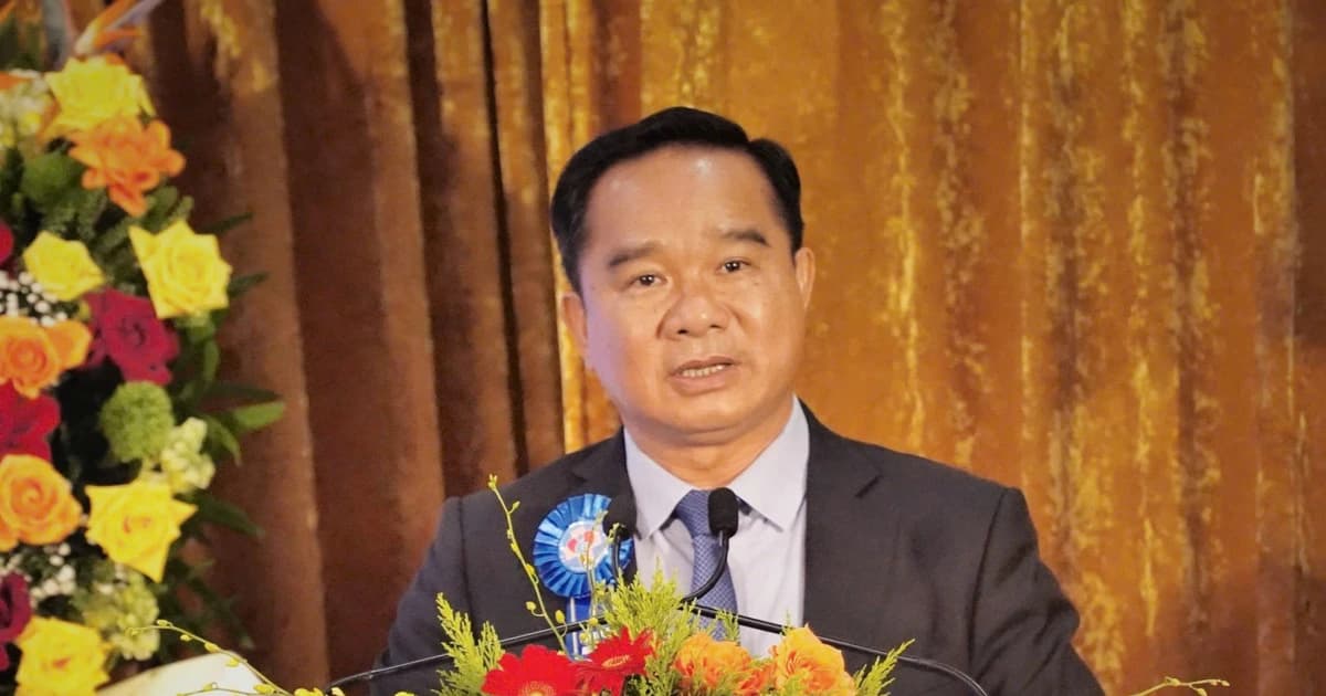 Bệnh viện Hùng Vương đón nhận danh hiệu Anh hùng lao động