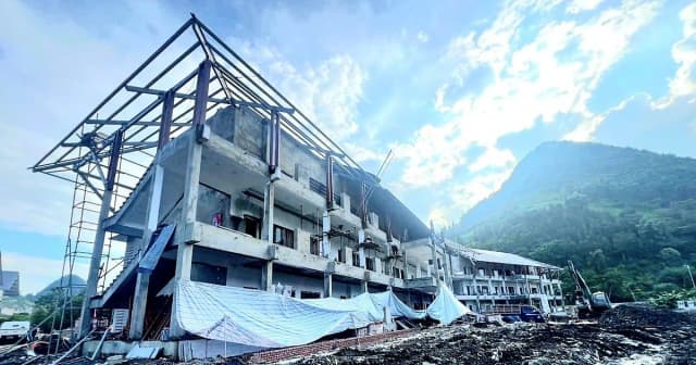 Chạy đua với thời gian dựng trường vùng biên