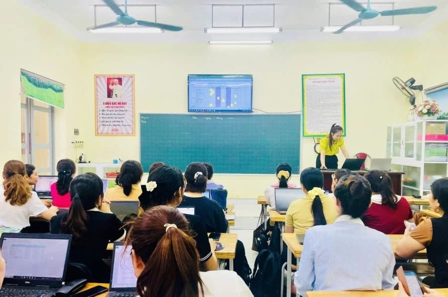 Giới trẻ 'đổ xô' học nghề làm đẹp: Cơ hội nhiều, thách thức lớn