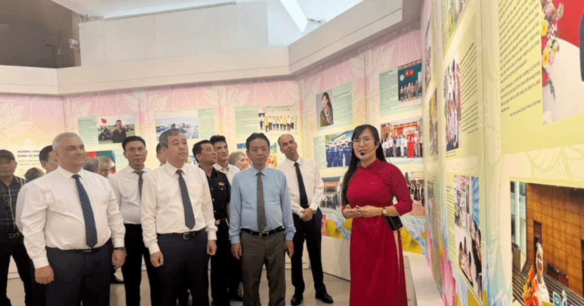 Triển lãm 'Những tấm gương bình dị mà cao quý' tôn vinh 135 điển hình tiên tiến học tập theo gương Bác