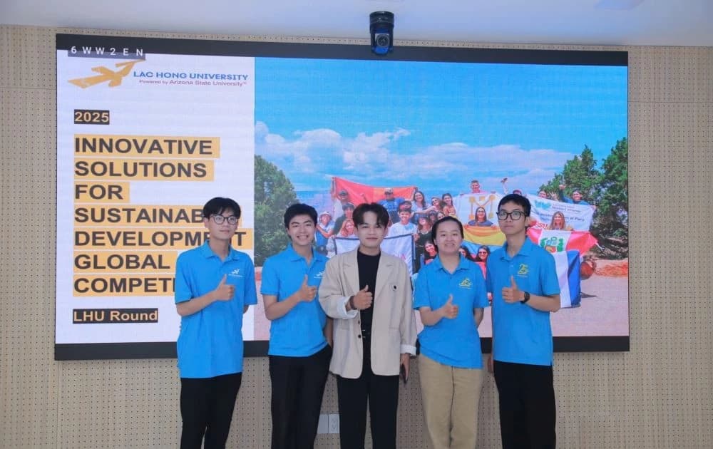 Nhóm sinh viên mang ứng dụng kết nối người khiếm thính đi thi quốc tế