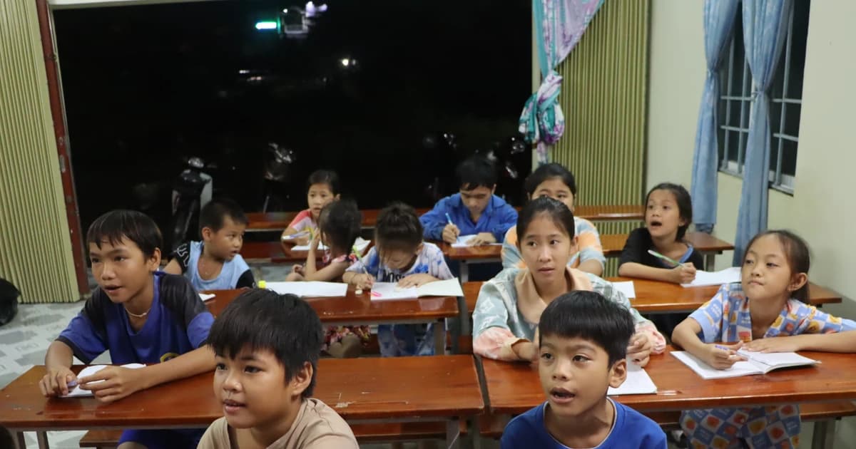 Lớp tiếng Anh trực tuyến miễn phí cho trẻ em khó khăn của sinh viên Bạc Liêu