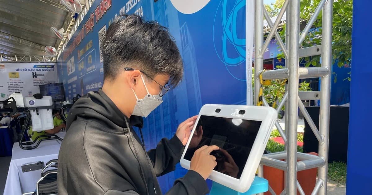 Robot điểm danh – sáng tạo của những người trẻ không ngừng học hỏi