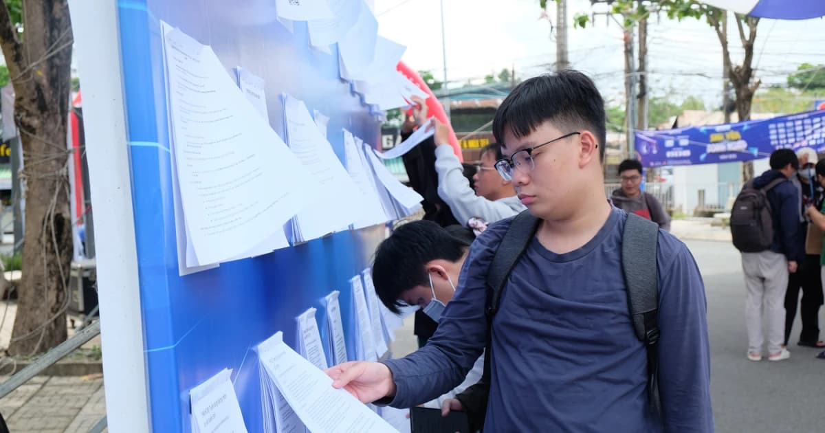 Sinh viên học viết CV, rèn kỹ năng chinh phục nhà tuyển dụng