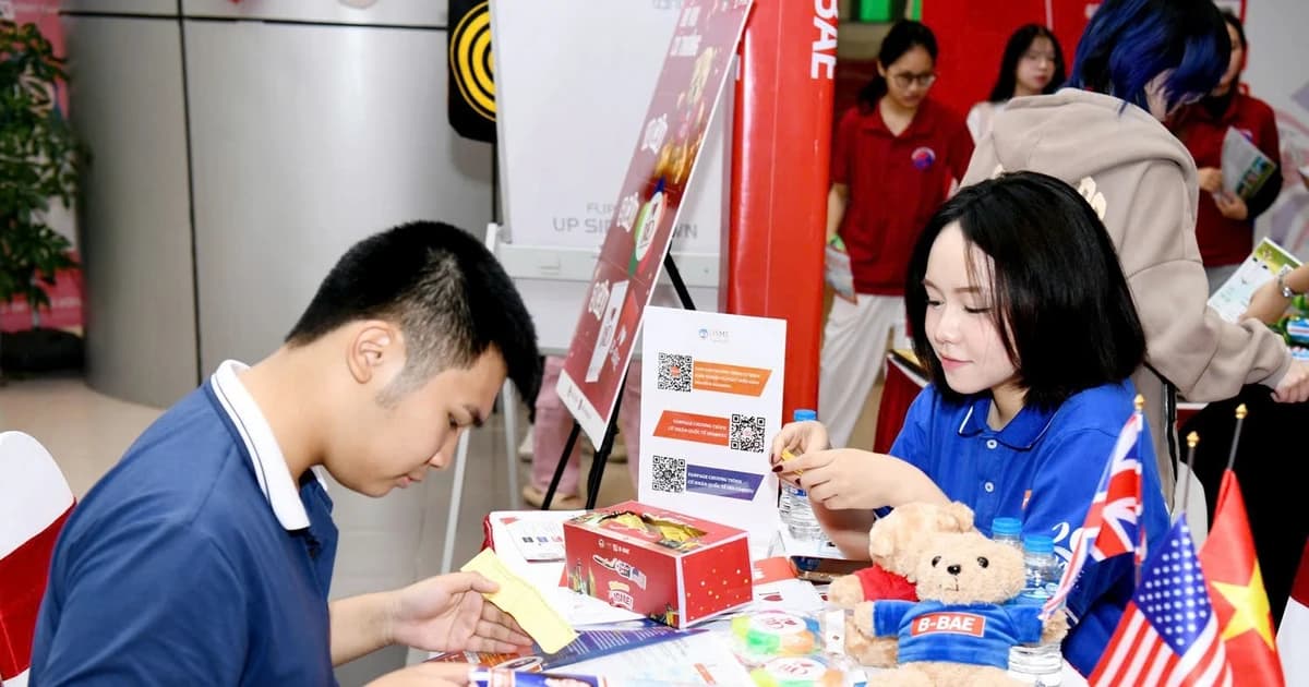 Vì sao phải đăng ký vào ĐH Kinh tế Quốc dân khi chưa có điểm thi tốt nghiệp THPT?