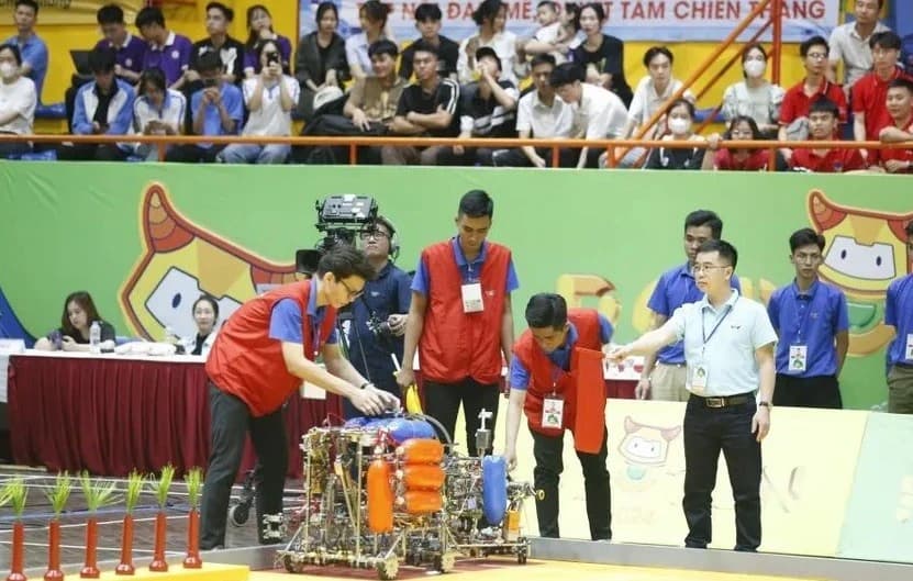 68 sinh viên Trường ĐH Lạc Hồng tham gia thi Robocon Việt Nam 2025