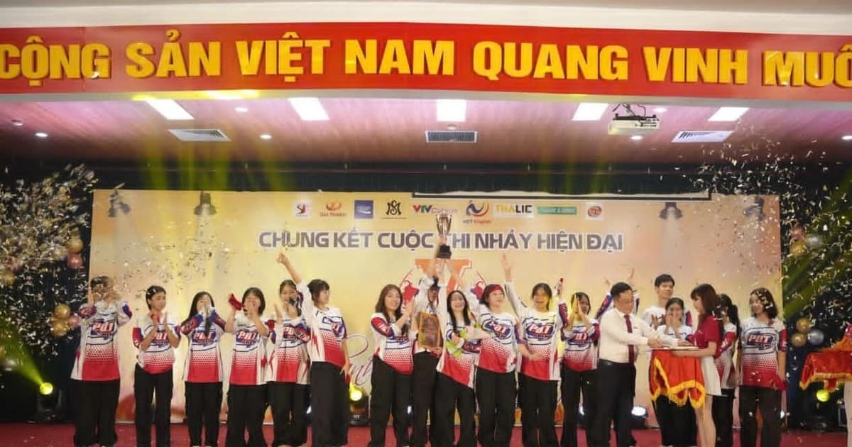 Học sinh 'cháy’ hết mình tại sân khấu V-FIRE 2025 Cao đẳng Truyền hình