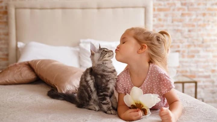 Cách cha mẹ giúp con khơi dậy tình yêu thương động vật