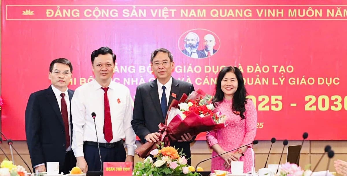 Ông Vũ Minh Đức tái đắc cử Bí thư Chi bộ Cục Nhà giáo và Cán bộ quản lý giáo dục