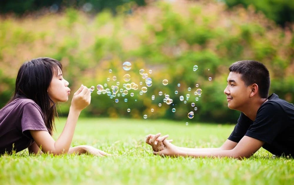 Cùng con vượt qua tâm lý tự ti ở tuổi dậy thì