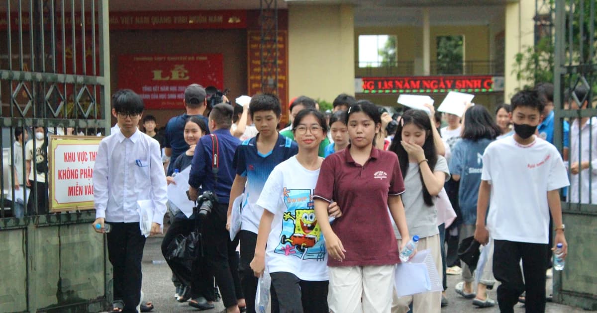 Đề Văn lớp 10 chuyên Hà Tĩnh đề cao bản lĩnh sống và tình yêu Tổ quốc