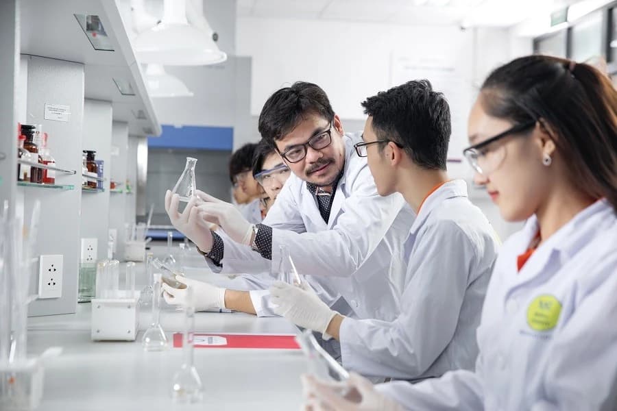 Giải pháp phát triển đội ngũ giảng viên, nhà khoa học xuất sắc