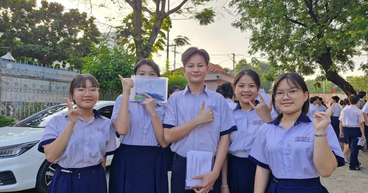 Thí sinh TPHCM thoải mái bước vào môn thi đầu tiên kỳ thi tuyển sinh lớp 10