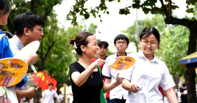 Đề thi Ngữ văn vào lớp 10 tại Hà Nội năm 2025 gần gũi, thiết thực