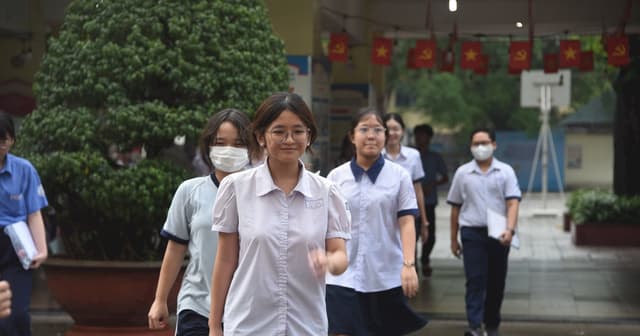 Học sinh TP HCM khép lại cuộc đua vào trường chuyên