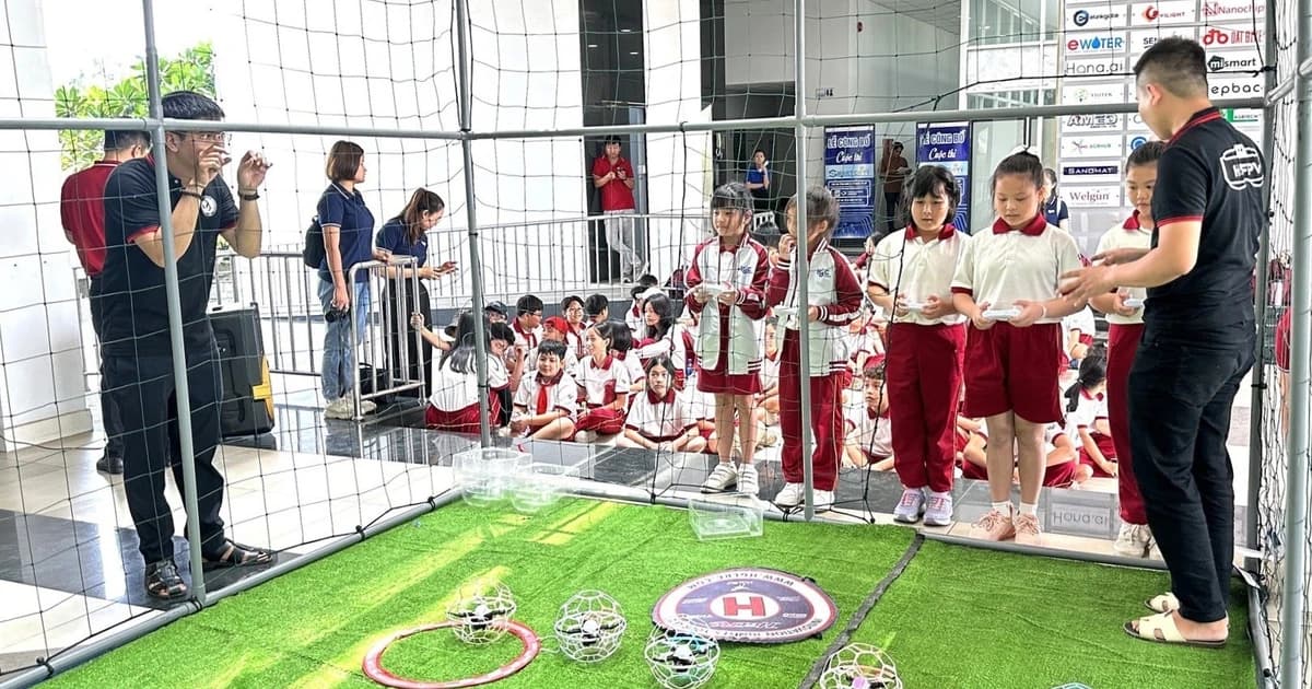 Đưa drone vào trường học: Mở hướng nghề nghiệp tương lai