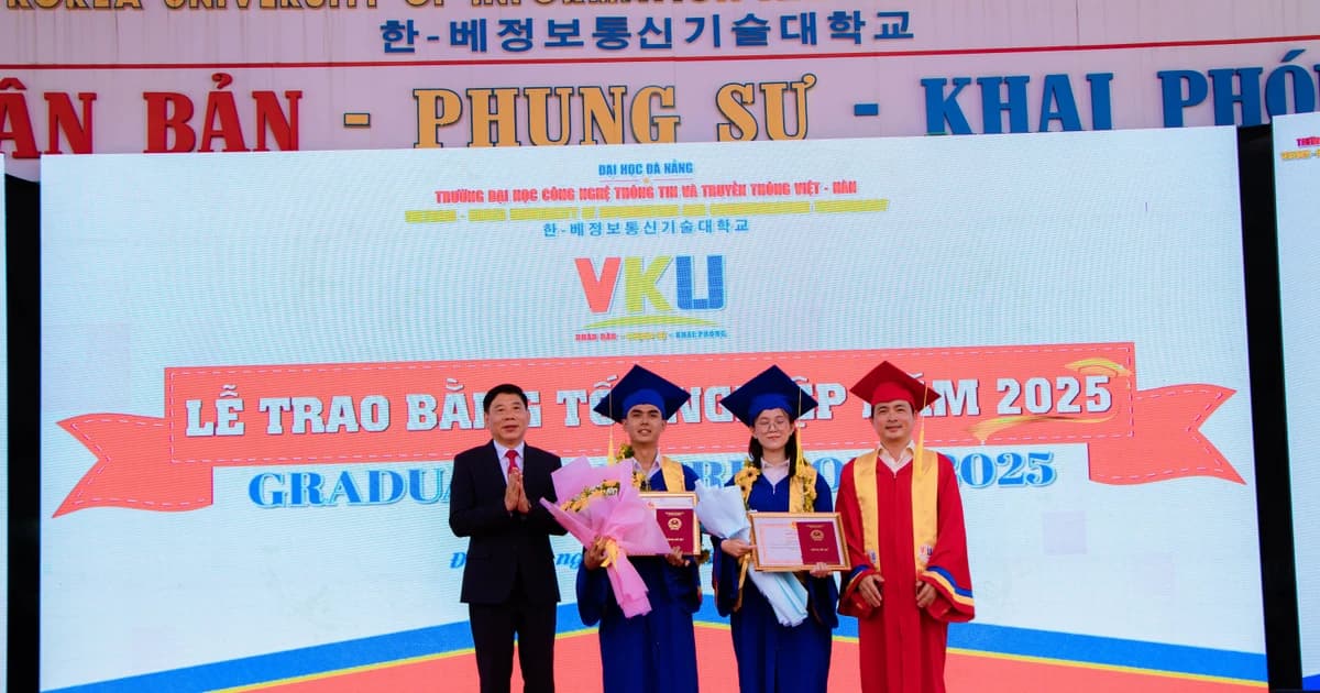 Trao bằng tốt nghiệp cho 300 sinh viên khóa 'đặc biệt' của Trường VKU