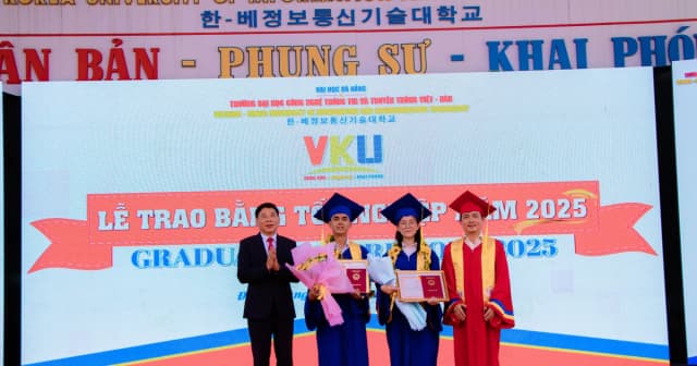 Trao bằng tốt nghiệp cho 300 sinh viên khóa 'đặc biệt' của Trường VKU
